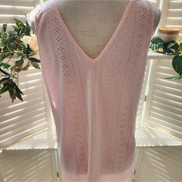 BOUTIQUE PINK NWOT EYELET LACE V GOLD V NECK BLOUSE (61) MULTIPLE SIZES - Picture 4 of 5